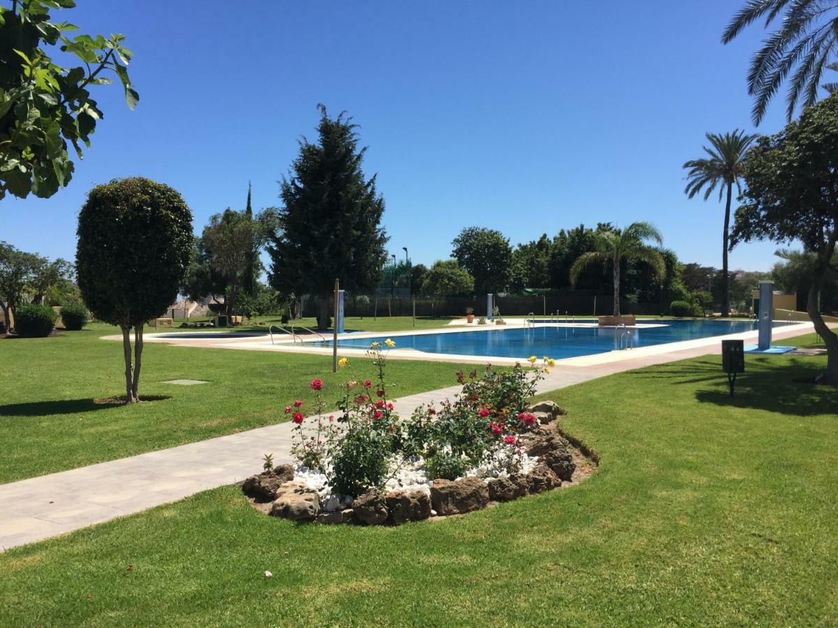 Apartamento Cerca De La Playa Y Campo De Golf Con Piscina Apartment Torremolinos Bagian luar foto