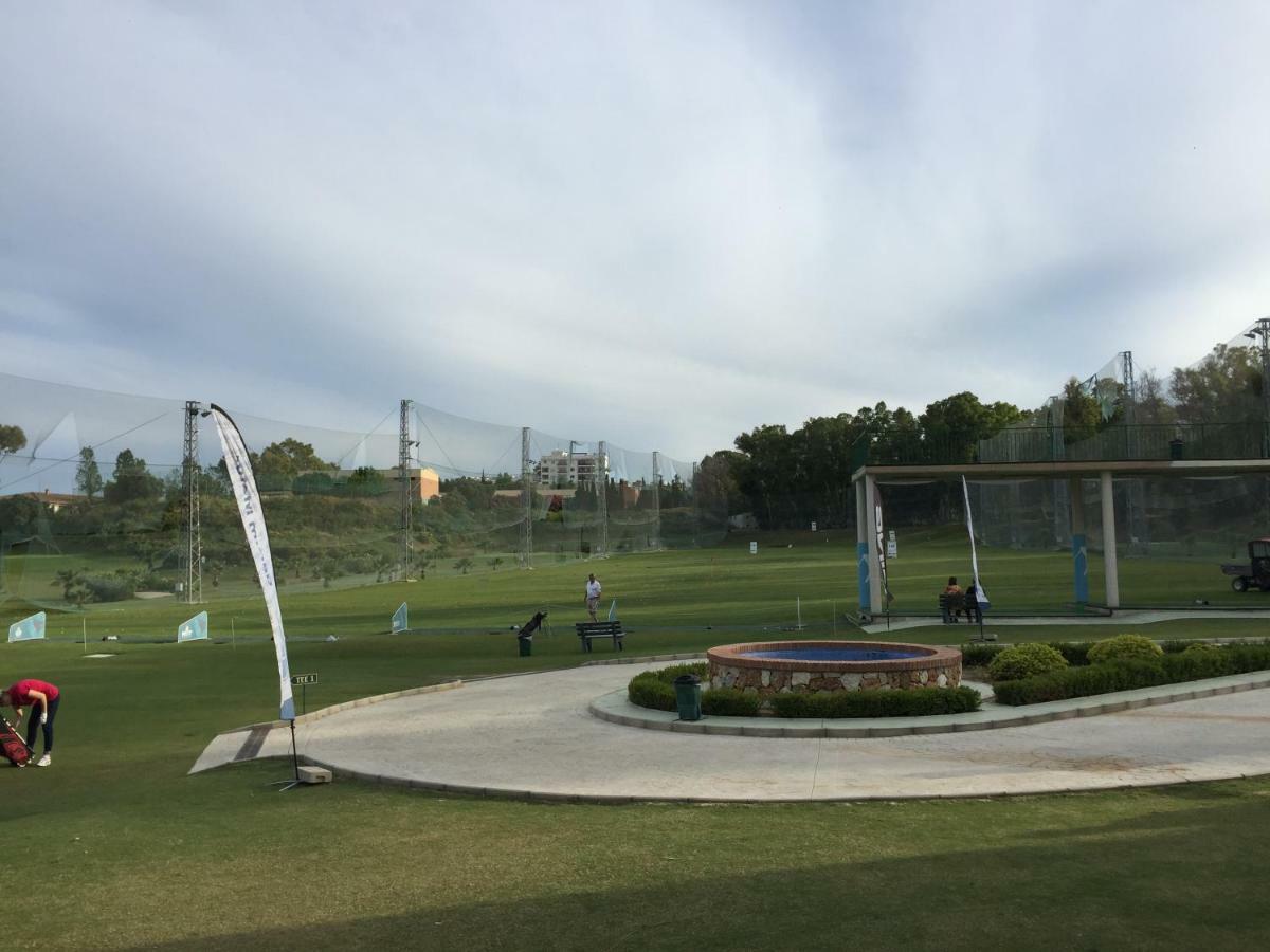 Apartamento Cerca De La Playa Y Campo De Golf Con Piscina Apartment Torremolinos Bagian luar foto