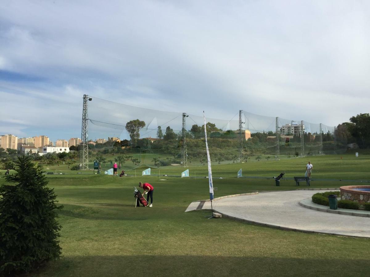 Apartamento Cerca De La Playa Y Campo De Golf Con Piscina Apartment Torremolinos Bagian luar foto